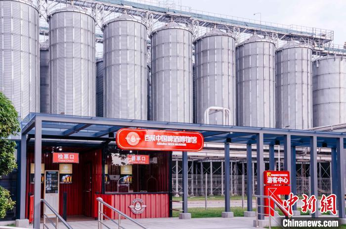 圖為基地原料立倉?！±钅宪?攝