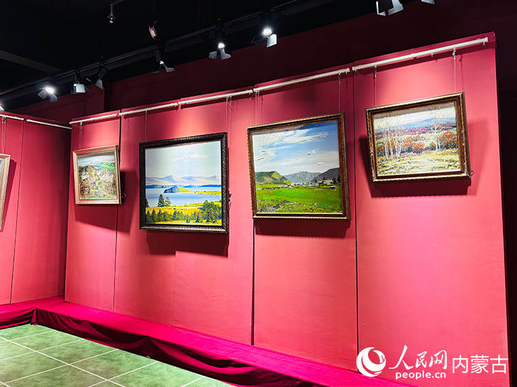 油畫寫生基地中展示的作品。人民網(wǎng)記者 張聿修攝