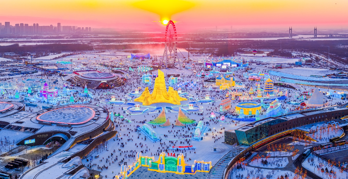 哈爾濱冰雪大世界迎來“開門紅”。人民網(wǎng)記者 蘇靖剛攝