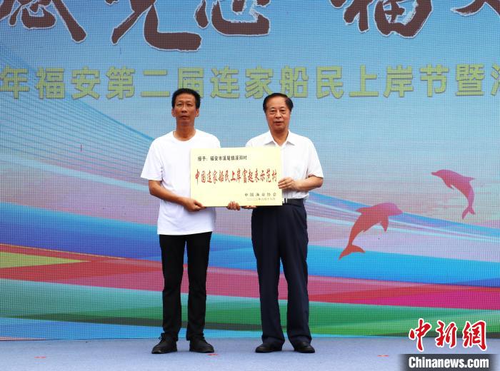 溪邳村獲“中國連家船民上岸富起來示范村”榮譽稱號?！×珠派?攝