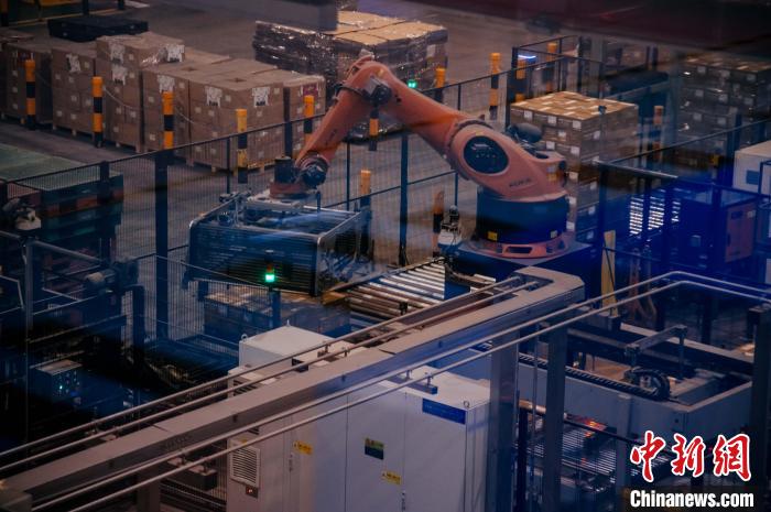 百威雪津啤酒莆田基地釀造幾乎都由自動化生產(chǎn)線完成，年產(chǎn)能達200萬噸?！±钅宪?攝